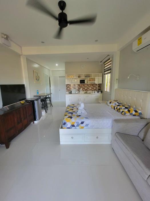 INATO SUITES Rm 1 1 queen bed and a pullout sofa bed