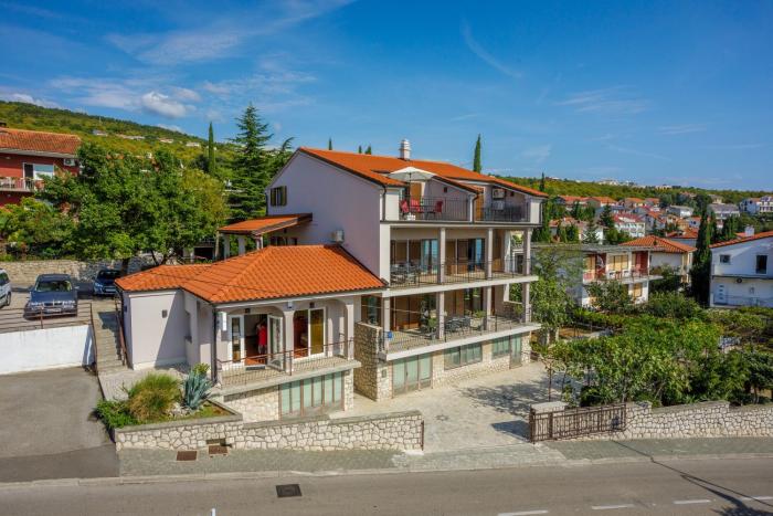 Apartments with a parking space Crikvenica - 22283