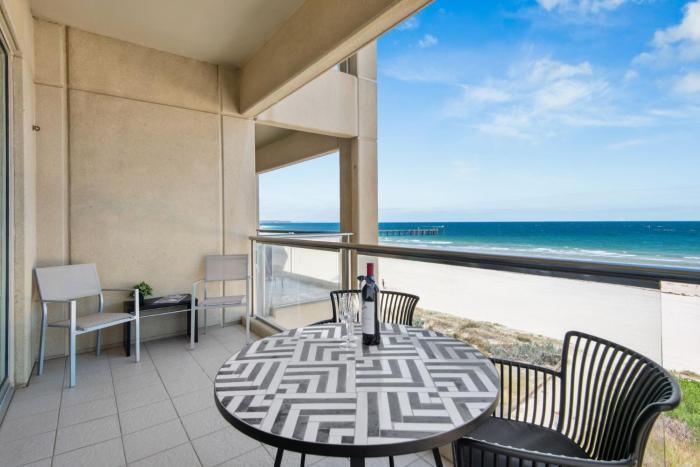Belle Escapes - Beachfront Balcony Glenelg