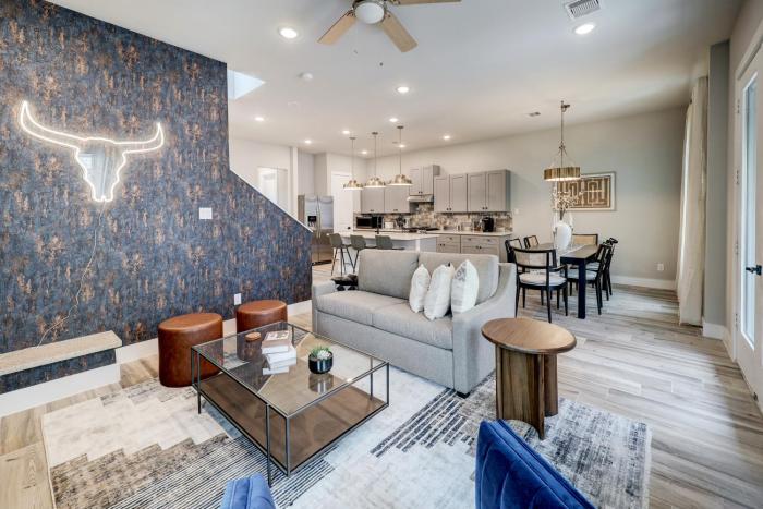 Heights Luxury Home Stunning 4BR