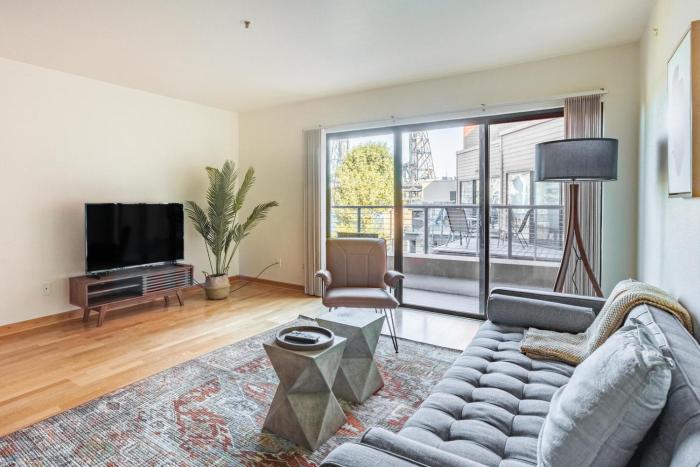 Old Town 1br near dining bars tech hubs PDX-15