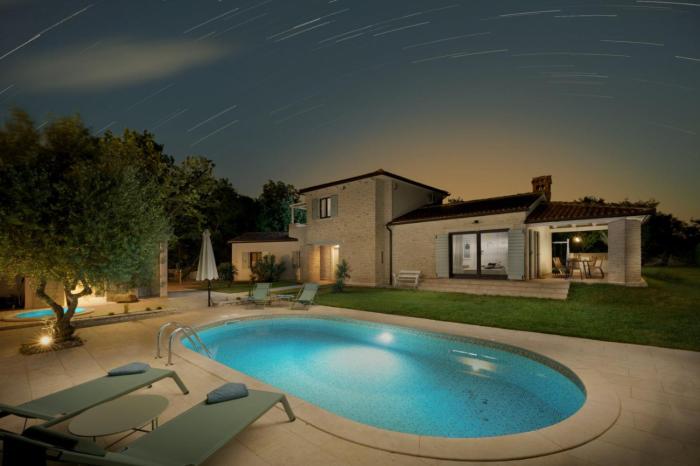 Luxury Villa in Istria - 9,000 sqm Private Estate with Pool & Sauna, 15 min to Sea, near Fazana, 3 Bedrooms