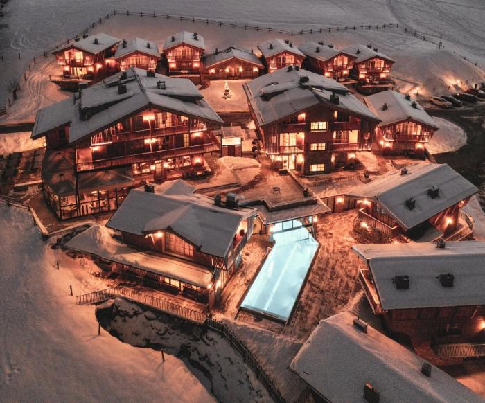 ZAGLGUT HOTEL-CHALETS, fantastic views, Ski in Ski-out in winter, air conditioning in summer