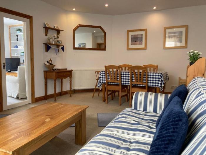 Tenby Cottage with Parking