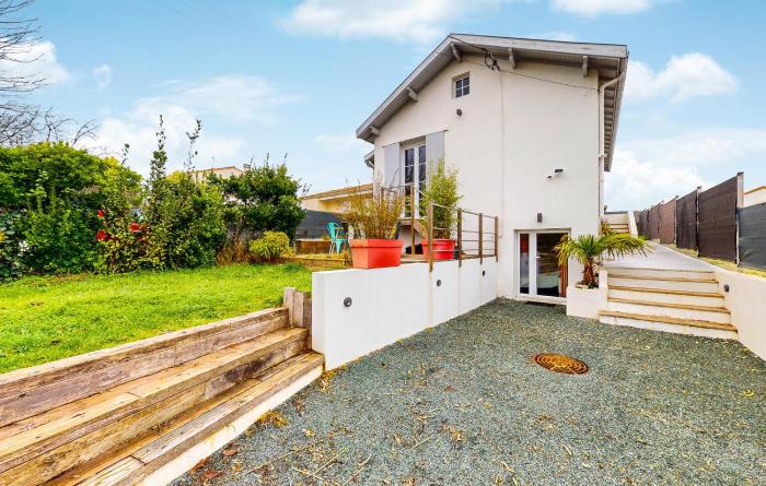 Nice Home In Royan With Wifi