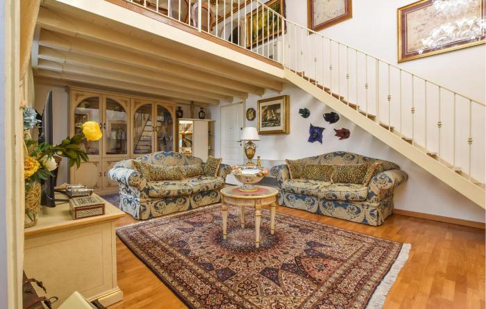 3 Bedroom Stunning Apartment In Catania