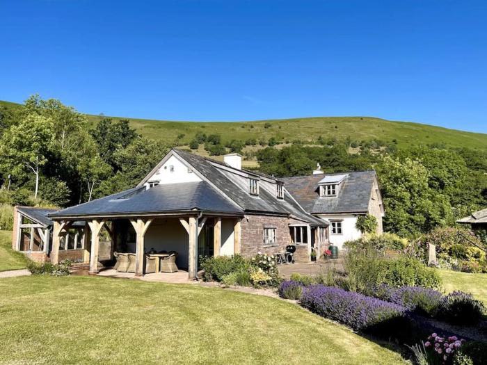 Luxury Spacious Country Home w Mountain Views