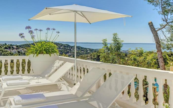 Deluxe villa with seaview in Portals