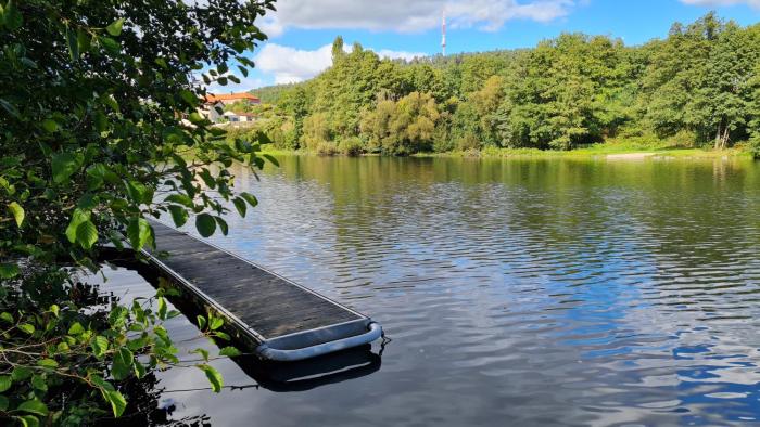 Maison dhôte au bord de la Rivière avec jacuzzi