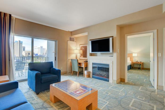 Princess II Suite PlatinumBalcony Strip Views