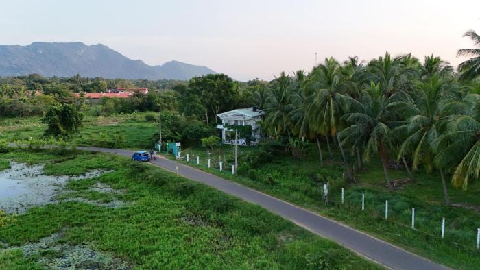 lake Edge Dambulla