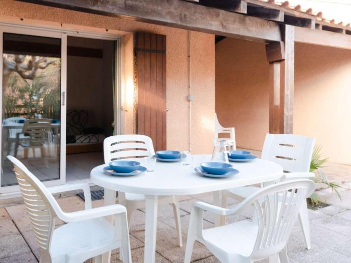 Pavillon climatisé 3 pièces avec mezzanine, terrasse, à 200m de la plage - 6 couchages - FR-1-409-153