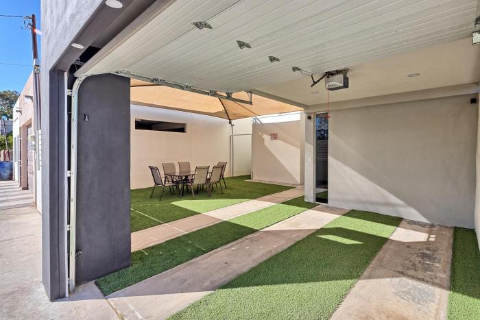 Modern Lux HomeSleeps 12 5 min to BeachHigh speed fiber optic internet!