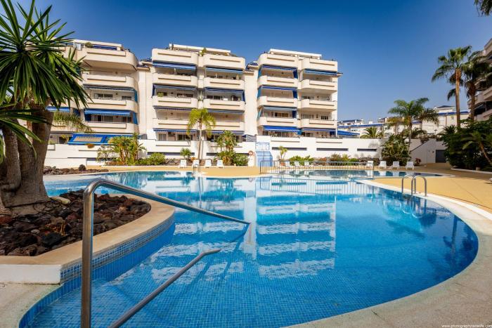 Los Cristianos 2 bedroom quiet complex 200 meters from the ocean