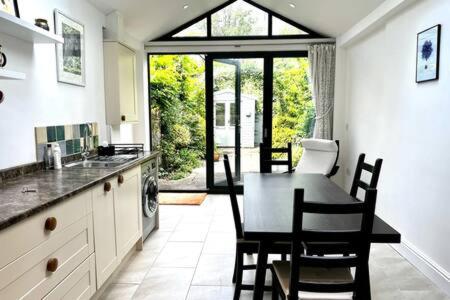 Charming 1 bed super central Terraced House