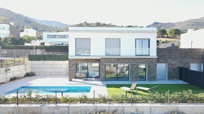 Vil•la Cala Serena