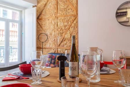 Old Town Chiado Balcony AirCon by LD Apartments