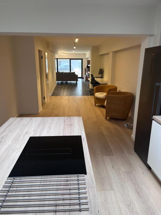 New bright 180m2 appartement,100m from the beach