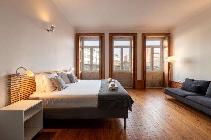 Fontainhas Flat: Balcony & Parking