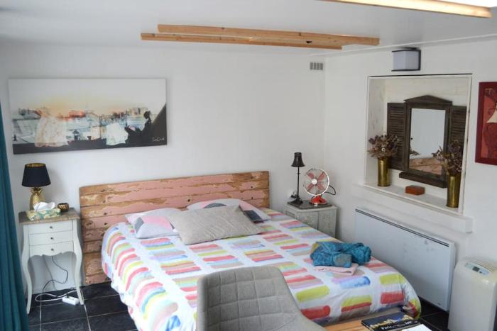 Garden studio at the gates of Paris