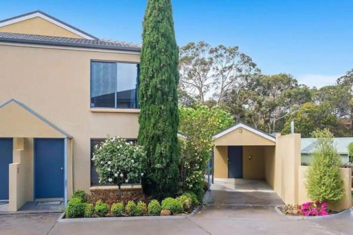 Tranquil Howrah Townhouse