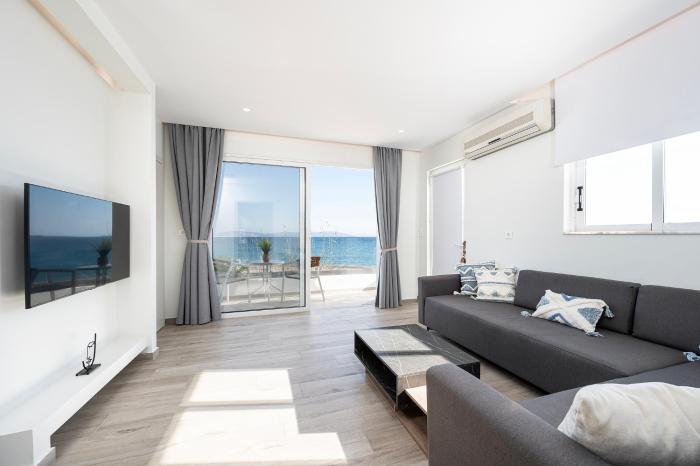 Nefeli-Beachfront -Apartment