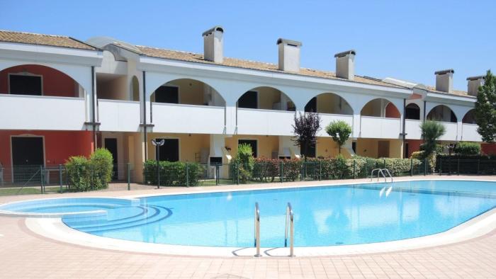First floor apartment with pool