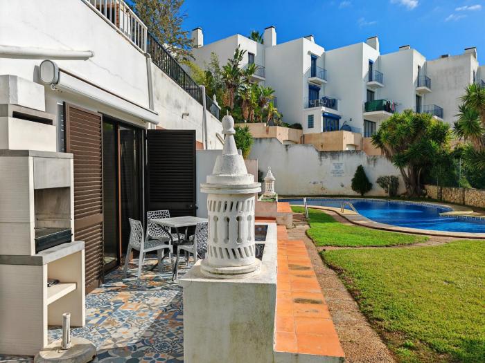 Apartamento Páteo - piscina, churrasqueira e vista jardim