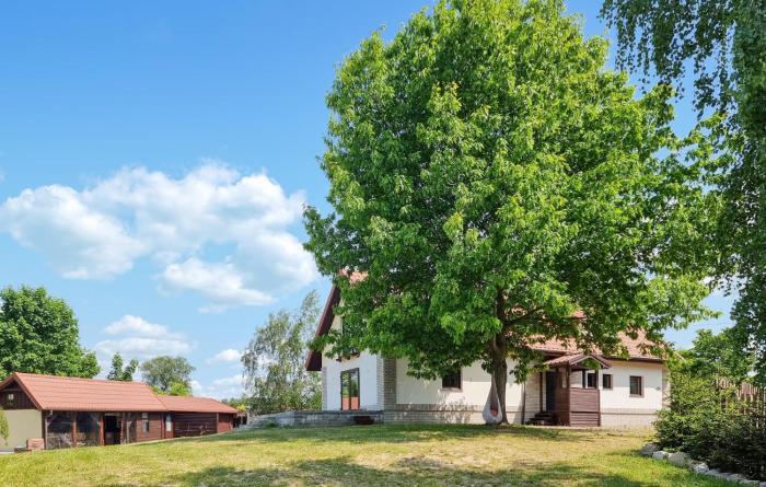 7 Bedroom Lovely Home In Szalstry