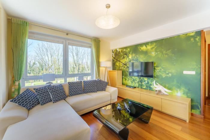 Seaside Apartment with Parking & AC - 150 m to the Beach by Noclegi Renters