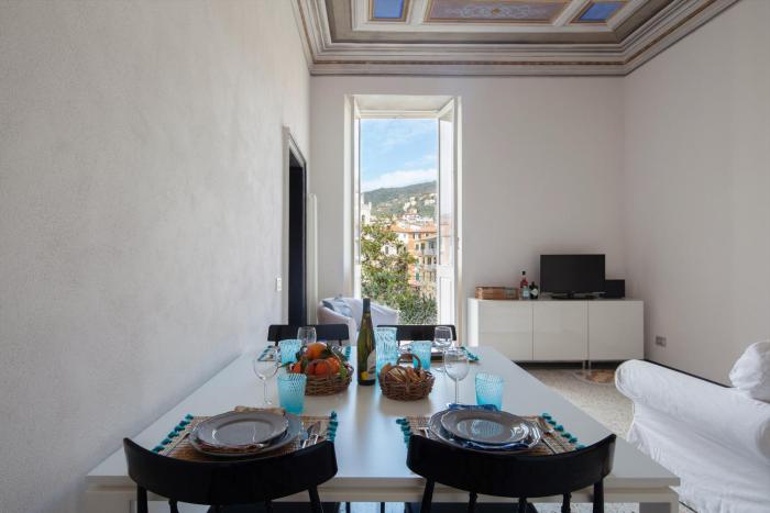 "Magnolia Apartment" Historic, Elegant, Seaview, 2 Aircondo BDR, 2BTH, pedestrian area, Free Private Garage 200 mt far!