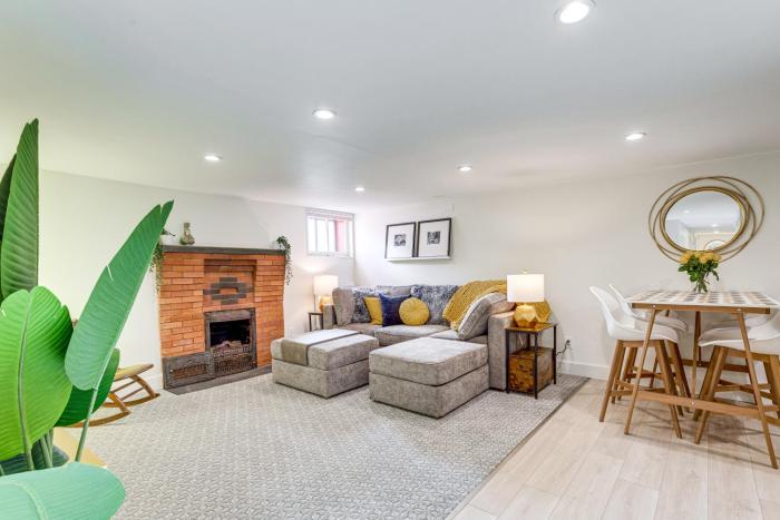 2 Mi to Downtown Denver: Stylish Gem w Fireplace!