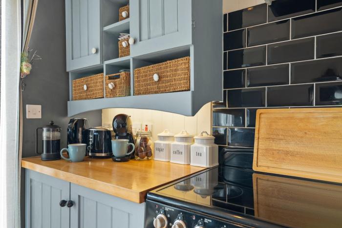 139 I Abbey House I Characterful & Peaceful 1BR House w Garden, Rooftop Balcony, Fully Equipped Kitchen and Dedicated Workspace