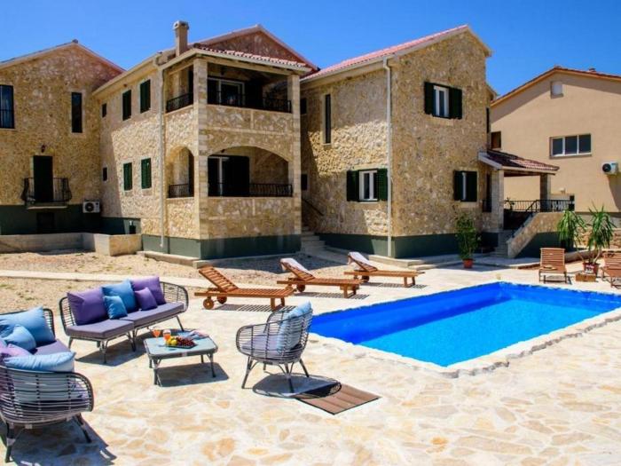Family-friendly apartments with swimming pool Razanac, Zadar - 22306