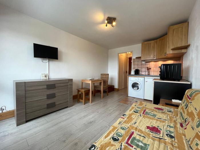 Studio cosy sans Wifi ni parking, proche pistes et commodités - FR-1-694-352