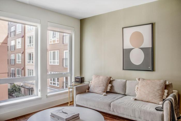 Bellevue 1br w gym lounge rooftop nr coffee SEA-578