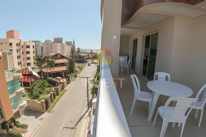 Cobertura com 03 dormitórios