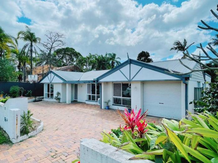 Cheerful 5 Bedroom Holiday Destination