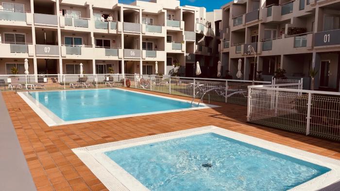 Rising Sun- Bright 1BR Apartment with Pool & Terrace, Steps from Corralejo Beach