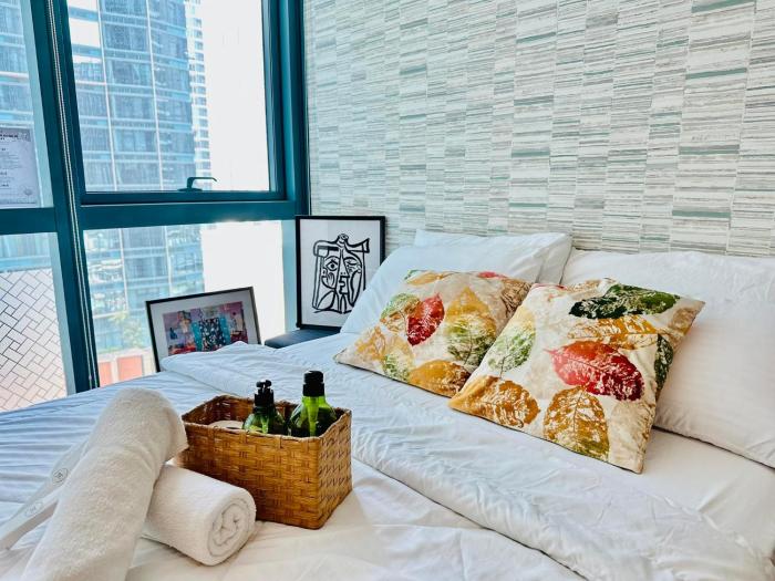 Uptown BGC 1BR Suite Room by Christine Suites Ph