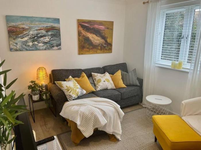 Pass the Keys Cosy One Bedroom House with Parking