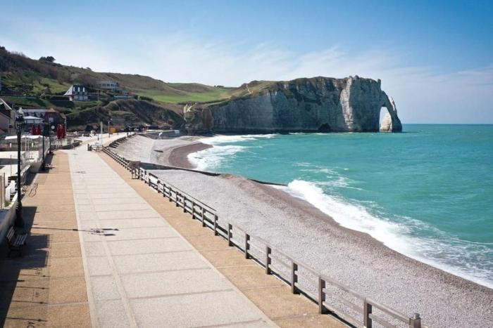 à deux pas dEtretat