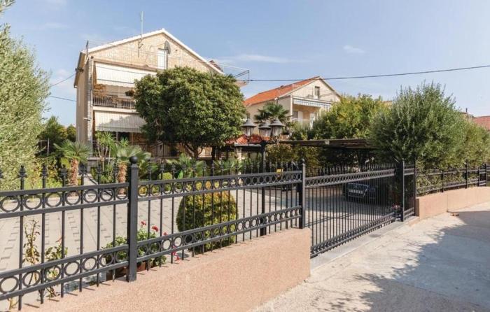 Apartments with a parking space Kastel Novi, Kastela - 22352