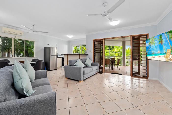 Oliva St 2 Bedroom Palm Cove Apartment