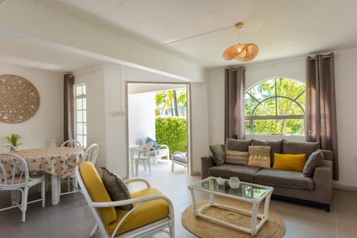 Cozy townhome near beach in heart of Grand Baie