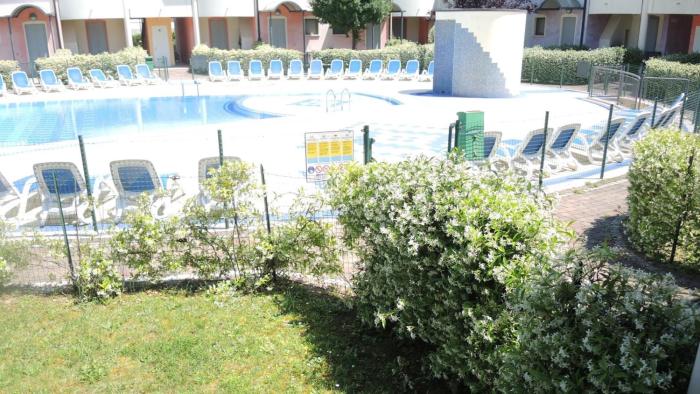 Beautiful flat in residence with pool