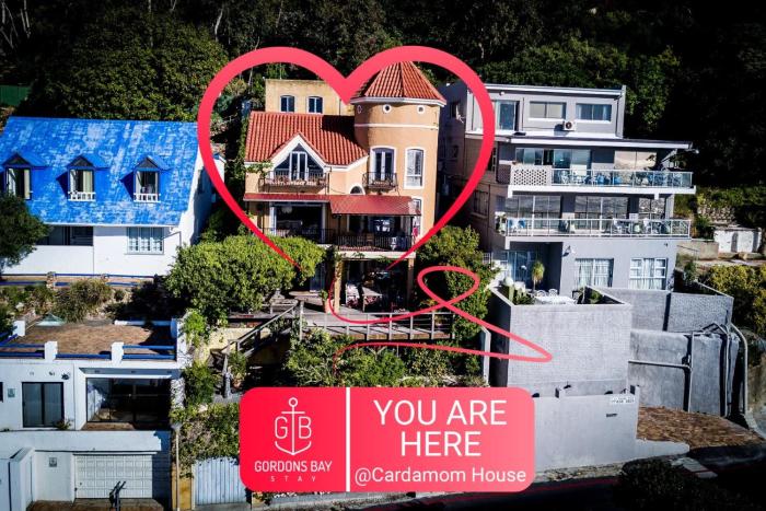 Cardamom Cottage, sleeps 3 and 1 min walk to beach