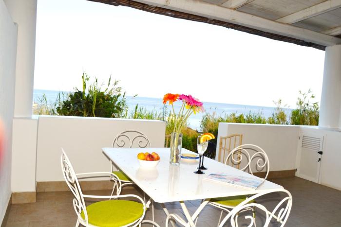 Villa Ginestra sulla spiaggia di Stromboli