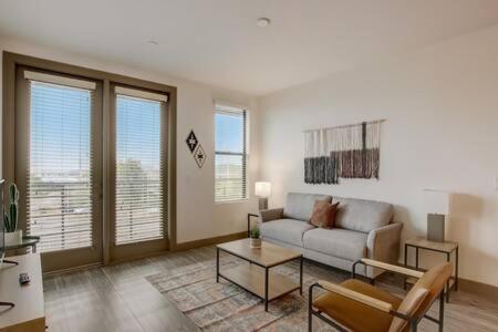 Modern 2BR CozySuites on Town Lake waterfront 13