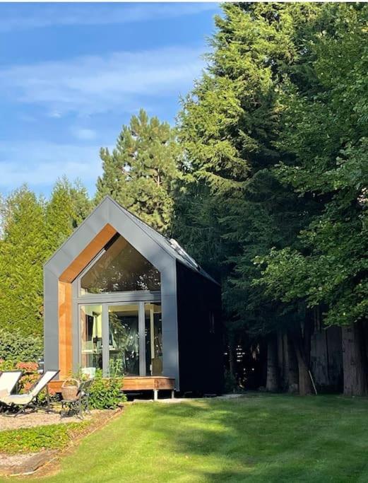 LA MAISON UGOLIN and INÈS